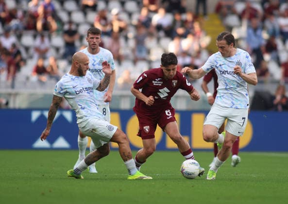 Federico Di Marco of FC Inter, Emirhan Ilkhan of Torino FC and Piotr Zieli?ski of FC Inter during the Italian Serie A, football match between Torino FC and FC Inter Milan on 26 April 2026, at Stadio Olimpico Grande Torino, Turin, Italy. Photo Nderim Kaceli  Copyright: xNderimxKaceli IPAxSportx xipa-agency.netx xx IPA_74252857 IPA_Agency_IPA74252857
