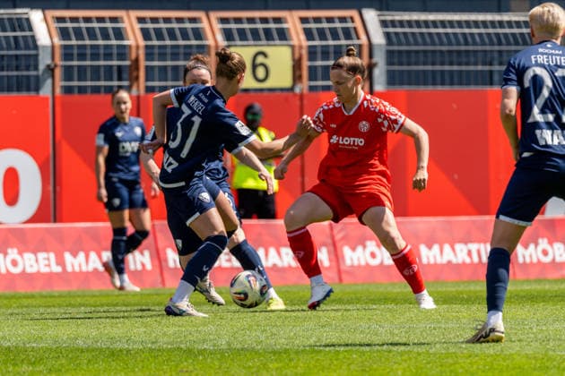 Spielszene, Dribbling, v.l. Franziska Wenzel (VfL Bochum, 31), Nadine Anstatt (1. FSV Mainz 05, 27), GER, 1. FSV Mainz 05 vs. VfL Bochum, Fussball, 2. Frauen-Bundesliga, 23. Spieltag, Saison 2025 2026, 26.04.2026, DFB REGULATIONS PROHIBIT ANY USE OF PHOTOGRAPHS AS IMAGE SEQUENCES AND OR QUASI-VIDEO, GER, 1. FSV Mainz 05 vs. VfL Bochum, Fussball, 2. Frauen-Bundesliga, 23. Spieltag, Saison 2025 2026, 26.04.2026 Mainz Copyright: xEibner-Pressefoto Jan-NiclasxGrox EP_JGG