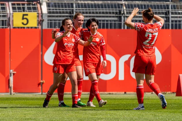 Jubel zum Tor zum 2:0 durch Kara Bathmann (1. FSV Mainz 05, 04), GER, 1. FSV Mainz 05 vs. VfL Bochum, Fussball, 2. Frauen-Bundesliga, 23. Spieltag, Saison 2025 2026, 26.04.2026, DFB REGULATIONS PROHIBIT ANY USE OF PHOTOGRAPHS AS IMAGE SEQUENCES AND OR QUASI-VIDEO, GER, 1. FSV Mainz 05 vs. VfL Bochum, Fussball, 2. Frauen-Bundesliga, 23. Spieltag, Saison 2025 2026, 26.04.2026 Mainz Copyright: xEibner-Pressefoto Jan-NiclasxGrox EP_JGG