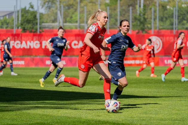 Spielszene, Dribbling, Zweikampf, v.l. Chiara Bouziane (1. FSV Mainz 05, 10), Emely Joester (VfL Bochum, 16), GER, 1. FSV Mainz 05 vs. VfL Bochum, Fussball, 2. Frauen-Bundesliga, 23. Spieltag, Saison 2025 2026, 26.04.2026, DFB REGULATIONS PROHIBIT ANY USE OF PHOTOGRAPHS AS IMAGE SEQUENCES AND OR QUASI-VIDEO, GER, 1. FSV Mainz 05 vs. VfL Bochum, Fussball, 2. Frauen-Bundesliga, 23. Spieltag, Saison 2025 2026, 26.04.2026 Mainz Copyright: xEibner-Pressefoto Jan-NiclasxGrox EP_JGG