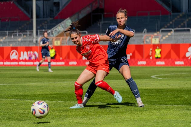 Spielszene, Dribbling, Zweikampf, v.l. Vital Kats (1. FSV Mainz 05, 30), Franziska Wenzel (VfL Bochum, 31), GER, 1. FSV Mainz 05 vs. VfL Bochum, Fussball, 2. Frauen-Bundesliga, 23. Spieltag, Saison 2025 2026, 26.04.2026, DFB REGULATIONS PROHIBIT ANY USE OF PHOTOGRAPHS AS IMAGE SEQUENCES AND OR QUASI-VIDEO, GER, 1. FSV Mainz 05 vs. VfL Bochum, Fussball, 2. Frauen-Bundesliga, 23. Spieltag, Saison 2025 2026, 26.04.2026 Mainz Copyright: xEibner-Pressefoto Jan-NiclasxGrox EP_JGG