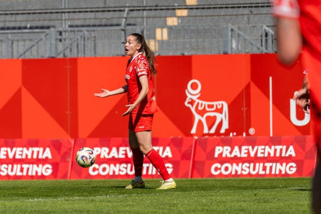 Spielszene, Miriam Sterrer (1. FSV Mainz 05, 03) aergert sich ueber den Pfiff der Schiedsrichterin, GER, 1. FSV Mainz 05 vs. VfL Bochum, Fussball, 2. Frauen-Bundesliga, 23. Spieltag, Saison 2025 2026, 26.04.2026, DFB REGULATIONS PROHIBIT ANY USE OF PHOTOGRAPHS AS IMAGE SEQUENCES AND OR QUASI-VIDEO, GER, 1. FSV Mainz 05 vs. VfL Bochum, Fussball, 2. Frauen-Bundesliga, 23. Spieltag, Saison 2025 2026, 26.04.2026 Mainz Copyright: xEibner-Pressefoto Jan-NiclasxGrox EP_JGG