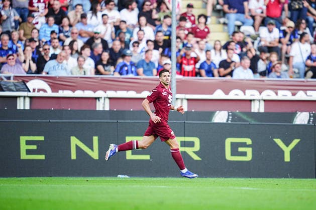 Torino™s Giovanni Simeone celebrates after scoring the goal for his team during the Serie A soccer match between Torino Fc and Inter at the Stadio Olimpico Grande Torino in Turin, north west Italy - April 26, 2026. - Soccer  Copyright: xMarcoxAlpozzi LaPressex