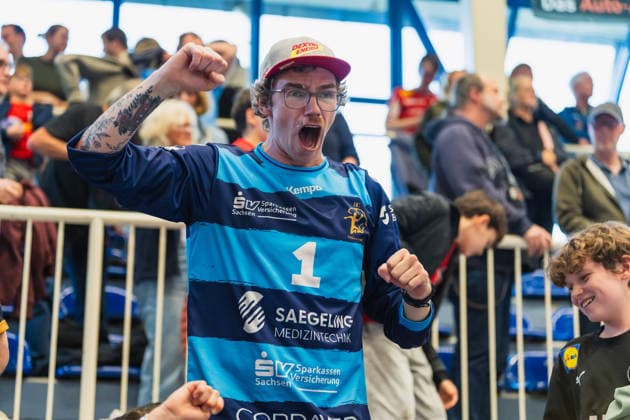 HC Elbflorenz Fan feiert den Sieg TuSEM Essen vs. HC Elbflorenz Dresden, Handball, 2.HBL, 29.Spieltag, Saison 2025 26, 26.04.2026, TuSEM Essen vs. HC Elbflorenz Dresden, Handball, 2.HBL, 29.Spieltag, Saison 2025 26, 26.04.2026 Essen Copyright: xEibner-Pressefoto LukasxBaldygax EP_LBA