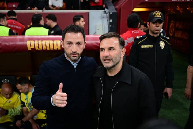 Galatasaray v Fenerbahce - Turkish Super Lig ISTANBUL, TURKIYE - APRIL 26: Head Coach Domenico Tedesco of Fenerbahce and Head Coach of Galatasaray Okan Buruk greet each other during the Turkish Super Lig match between Galatasaray and Fenerbahce at RAMS Park on April 26, 2026 in Istanbul, Turkiye. Abdulhamid Hosbas Anadolu Istanbul Turkey. Editorial use only. Please get in touch for any other usage.  Copyright: x2026xAnadoluxAbdulhamidxHosbasx