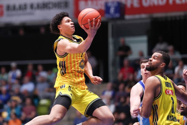 Frankfurt Skyliners - ALBA Berlin, easyCredit BBL Korbleger durch Jack Kayil (Alba Berlin, 7). Spiel der easyCredit BBL zwischen den Frankfurt Skyliners und ALBA Berlin am 26. April 2026 in der Süwag Energie ARENA in Frankfurt am Main., Frankfurt am Main Hessen Deutschland Süwag Energie ARENA