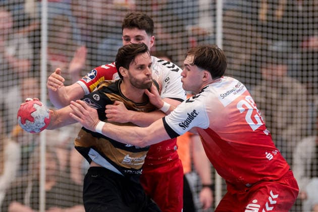 26.04.2026, 29. Spieltag der 2. Handball Bundesliga, TuSEM Essen - HC Elbflorenz 2006. v. l. Doruk Pehlivan (HC Elbflorenz 2006), Valentin Willner (TuSEM Essen), Tom Wolf (TuSEM Essen). Essen Am Hallo NRW Deutschland xRHR-FOTO DEx Copyright: DennisxEwert RHR-FOTOx RHR-FOTO DE