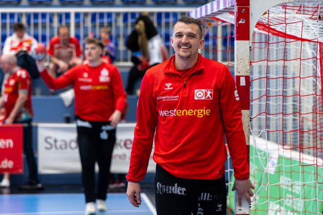 26.04.2026, 29. Spieltag der 2. Handball Bundesliga, TuSEM Essen - HC Elbflorenz 2006. Torwart Dominik Plaue (TuSEM Essen) lacht. Essen Am Hallo NRW Deutschland xRHR-FOTO DEx Copyright: DennisxEwert RHR-FOTOx RHR-FOTO DE