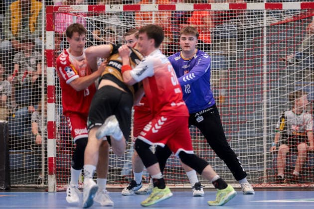 26.04.2026, 29. Spieltag der 2. Handball Bundesliga, TuSEM Essen - HC Elbflorenz 2006. Torwart Finn Knaack (TuSEM Essen) beobachtet. Essen Am Hallo NRW Deutschland xRHR-FOTO DEx Copyright: DennisxEwert RHR-FOTOx RHR-FOTO DE