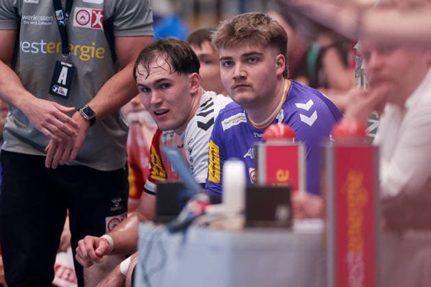 26.04.2026, 29. Spieltag der 2. Handball Bundesliga, TuSEM Essen - HC Elbflorenz 2006. v. l. Tom Wolf (TuSEM Essen), Torwart Finn Knaack (TuSEM Essen). Essen Am Hallo NRW Deutschland xRHR-FOTO DEx Copyright: DennisxEwert RHR-FOTOx RHR-FOTO DE
