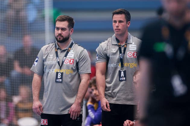 26.04.2026, 29. Spieltag der 2. Handball Bundesliga, TuSEM Essen - HC Elbflorenz 2006. v. l. Trainer Kenji Hövels (TuSEM Essen), Co-Trainer Florian Buddenborg (TuSEM Essen). Essen Am Hallo NRW Deutschland xRHR-FOTO DEx Copyright: DennisxEwert RHR-FOTOx RHR-FOTO DE