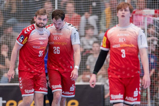 26.04.2026, 29. Spieltag der 2. Handball Bundesliga, TuSEM Essen - HC Elbflorenz 2006. v. l. Alexander Schoss (TuSEM Essen), Tom Wolf (TuSEM Essen). Essen Am Hallo NRW Deutschland xRHR-FOTO DEx Copyright: DennisxEwert RHR-FOTOx RHR-FOTO DE