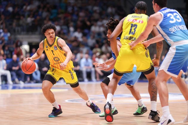 Frankfurt Skyliners - ALBA Berlin, easyCredit BBL Jack Kayil (Alba Berlin, 7) am Ball. Spiel der easyCredit BBL zwischen den Frankfurt Skyliners und ALBA Berlin am 26. April 2026 in der Süwag Energie ARENA in Frankfurt am Main., Frankfurt am Main Hessen Deutschland Süwag Energie ARENA