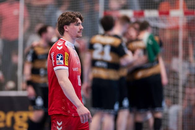 26.04.2026, 29. Spieltag der 2. Handball Bundesliga, TuSEM Essen - HC Elbflorenz 2006. Finn Wolfram (TuSEM Essen) geht enttäuscht vom Feld. Essen Am Hallo NRW Deutschland xRHR-FOTO DEx Copyright: DennisxEwert RHR-FOTOx RHR-FOTO DE