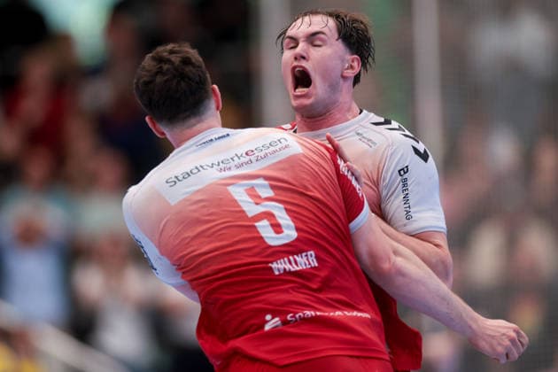 26.04.2026, 29. Spieltag der 2. Handball Bundesliga, TuSEM Essen - HC Elbflorenz 2006. v. l. Valentin Willner (TuSEM Essen), Tom Wolf (TuSEM Essen) jubeln. Essen Am Hallo NRW Deutschland xRHR-FOTO DEx Copyright: DennisxEwert RHR-FOTOx RHR-FOTO DE