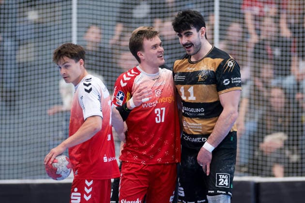 26.04.2026, 29. Spieltag der 2. Handball Bundesliga, TuSEM Essen - HC Elbflorenz 2006. v. l. Max Neuhaus (TuSEM Essen), Doruk Pehlivan (HC Elbflorenz 2006). Essen Am Hallo NRW Deutschland xRHR-FOTO DEx Copyright: DennisxEwert RHR-FOTOx RHR-FOTO DE