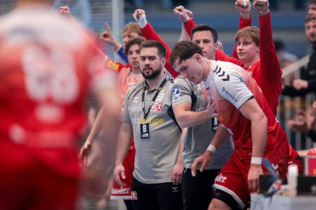 26.04.2026, 29. Spieltag der 2. Handball Bundesliga, TuSEM Essen - HC Elbflorenz 2006. Trainer Kenji Hövels (TuSEM Essen). Essen Am Hallo NRW Deutschland xRHR-FOTO DEx Copyright: DennisxEwert RHR-FOTOx RHR-FOTO DE