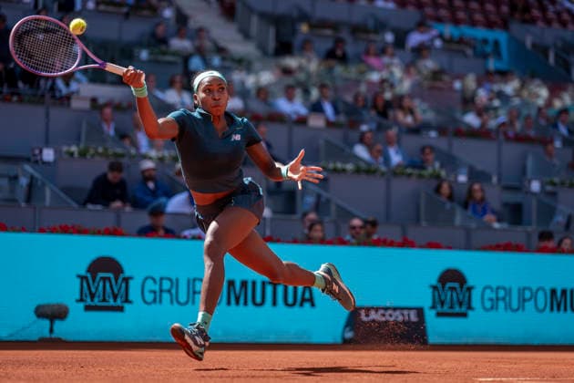 Mutua Madrid Open - Day Seven MADRID, SPAIN - APRIL 26: Coco Gauff of the United States plays a forehand against Sorana Cirstea of Romania during the 2026 Mutua Madrid Open Women s Round of 32 match during the Mutua Madrid Open 2026 tournament celebrated at La Caja Magica on April 26, 2026 in Madrid, Spain. Madrid La Caja Magica Madrid Spain Copyright: xAlbertoxGardinx AGardin_20260426_Tennis_Madrid_Day7_0743
