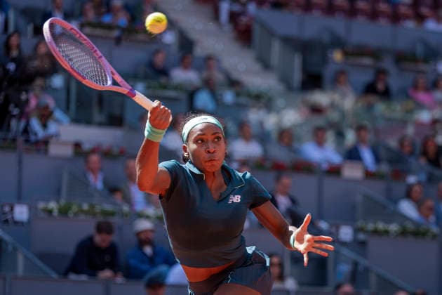 Mutua Madrid Open - Day Seven MADRID, SPAIN - APRIL 26: Coco Gauff of the United States plays a forehand against Sorana Cirstea of Romania during the 2026 Mutua Madrid Open Women s Round of 32 match during the Mutua Madrid Open 2026 tournament celebrated at La Caja Magica on April 26, 2026 in Madrid, Spain. Madrid La Caja Magica Madrid Spain Copyright: xAlbertoxGardinx AGardin_20260426_Tennis_Madrid_Day7_0744