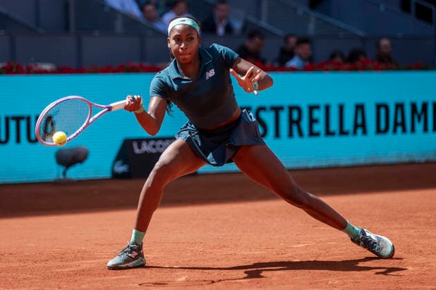 Mutua Madrid Open - Day Seven MADRID, SPAIN - APRIL 26: Coco Gauff of the United States plays a forehand against Sorana Cirstea of Romania during the 2026 Mutua Madrid Open Women s Round of 32 match during the Mutua Madrid Open 2026 tournament celebrated at La Caja Magica on April 26, 2026 in Madrid, Spain. Madrid La Caja Magica Madrid Spain Copyright: xAlbertoxGardinx AGardin_20260426_Tennis_Madrid_Day7_0754