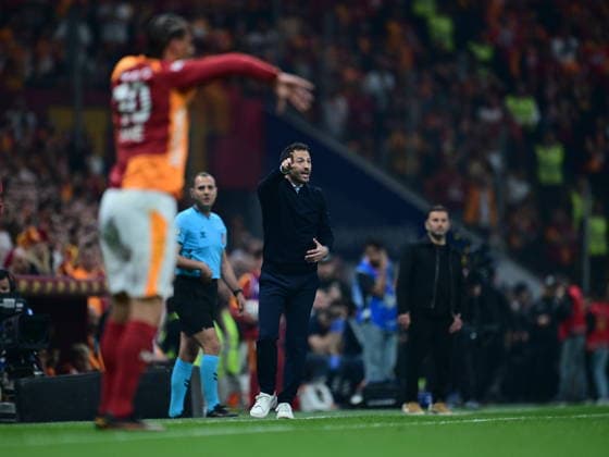 Galatasaray v Fenerbahce - Turkish Super Lig ISTANBUL, TURKIYE - APRIL 26: Fenerbahce head coach Domenico Tedesco gestures during the Turkish Super Lig week 31 football match between Galatasaray and Fenerbahce at RAMS Park in Istanbul, Turkiye on April 26, 2026. Abdulhamid Hosbas Anadolu Istanbul Turkey. Editorial use only. Please get in touch for any other usage.  Copyright: x2026xAnadoluxAbdulhamidxHosbasx