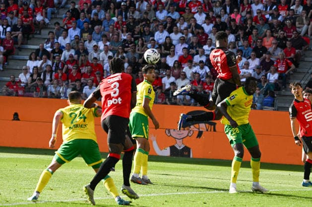 FOOTBALL : Stade Rennais vs FC Nantes - Ligue 1 - JournÃ e 31 - 26 04 2026 Duel entre Breel Embolo et Ibrahima Sissoko (FC Nantes) RennesFrance  Copyright: xEmilienxJousselinx