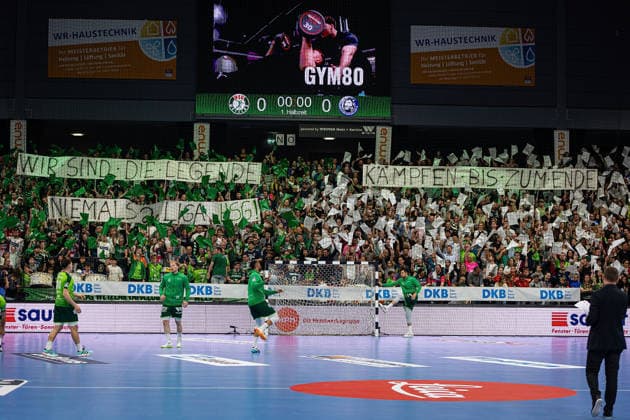 26.04.2026, xovx, Handball Daikin Handball Bundesliga, HSG Wetzlar - Bergischer HC Choreografie der Fans der HSG Wetzlar, die damit ihre Mannschaft im Abstiegskampf unterstützen Wetzlar Buderus-Arena Hessen Deutschland (DE)