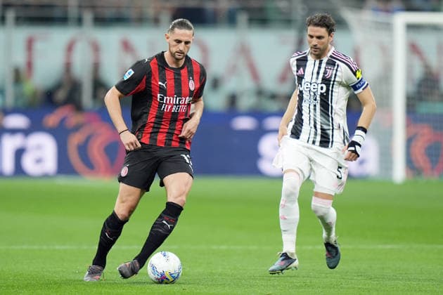 AC Milan s Adrien Rabiot , Juventus Manuel Locatelli during the Serie A soccer match between Milan and Juventus at the San Siro Stadium in Milan , north Italy - Saturday , April 26 , 2026. - Soccer .  Copyright: xSpada LaPressex