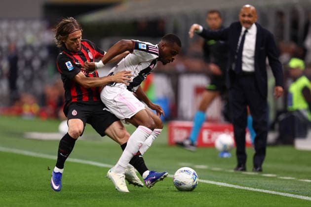 Luka Modric (Ac Milan) und Pierre Kalulu (Juventus FC) battle for the ball, Serie A, AC Milan v Juventus Fc, Giuseppe Meazza, April 26, 2026, Milan, Italy.