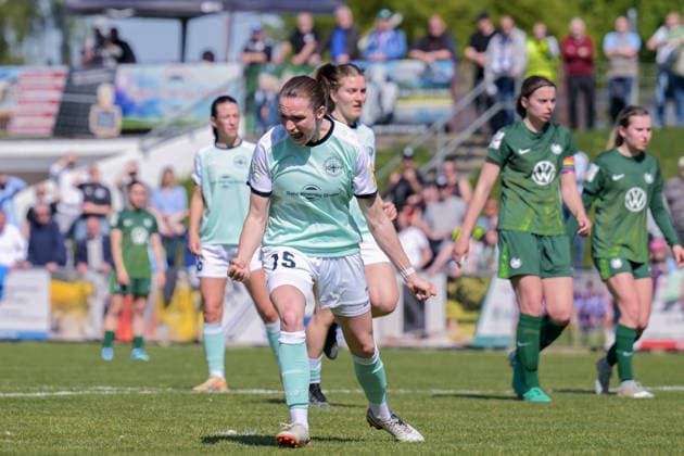 26.04.2026, Fußball, 2. Frauen-Bundesliga, 2025 2026, 23. Spieltag, SG 99 Andernach - VfL Wolfsburg II Vanessa Zilligen (15 Andernach) jubelt nach dem verwandelten Elfmeter. Andernach Stadion Rheinland-Pfalz Deutschland