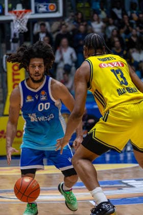 Basketball Bundesliga BBL, Frankfurt Skyliners vs. ALBA Berlin, Süwag Energie Arena Frankfurt am Main; 26.04.2026 Basketball Bundesliga BBL, Frankfurt am Main, Germany - 26.04.2026: Tyger Campbell (Frankfurt Skyliners, 00) gegen J Wan Roberts (ALBA BERLIN, 13), Basketball Bundesliga BBL, Spiel der Frankfurt Skyliners vs. ALBA Berlin, Süwag Energie Arena Frankfurt am Main Copyright: xBEAUTIFULxSPORTS Freudensteinx