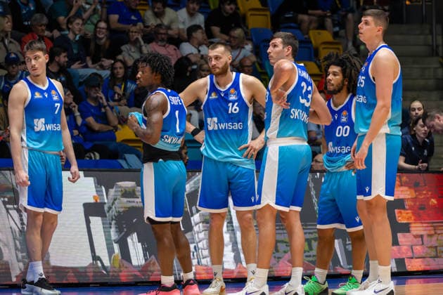 Basketball Bundesliga BBL, Frankfurt Skyliners vs. ALBA Berlin, Süwag Energie Arena Frankfurt am Main; 26.04.2026 Basketball Bundesliga BBL, Frankfurt am Main, Germany - 26.04.2026: Die Spieler der Frankfurt Skyliners kurz vor Spielende, Basketball Bundesliga BBL, Spiel der Frankfurt Skyliners vs. ALBA Berlin, Süwag Energie Arena Frankfurt am Main Copyright: xBEAUTIFULxSPORTS Freudensteinx