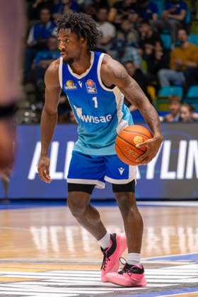 Basketball Bundesliga BBL, Frankfurt Skyliners vs. ALBA Berlin, Süwag Energie Arena Frankfurt am Main; 26.04.2026 Basketball Bundesliga BBL, Frankfurt am Main, Germany - 26.04.2026: Isaiah Swope (Frankfurt Skyliners, 1) am Ball, Basketball Bundesliga BBL, Spiel der Frankfurt Skyliners vs. ALBA Berlin, Süwag Energie Arena Frankfurt am Main Copyright: xBEAUTIFULxSPORTS Freudensteinx