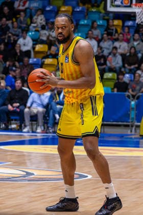 Basketball Bundesliga BBL, Frankfurt Skyliners vs. ALBA Berlin, Süwag Energie Arena Frankfurt am Main; 26.04.2026 Basketball Bundesliga BBL, Frankfurt am Main, Germany - 26.04.2026: J Wan Roberts (ALBA BERLIN, 13) am Ball, Basketball Bundesliga BBL, Spiel der Frankfurt Skyliners vs. ALBA Berlin, Süwag Energie Arena Frankfurt am Main Copyright: xBEAUTIFULxSPORTS Freudensteinx