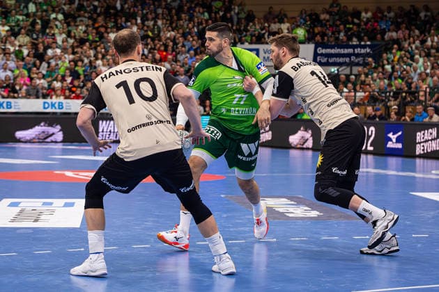 26.04.2026, xovx, Handball Daikin Handball Bundesliga, HSG Wetzlar - Bergischer HC v.l. Fynn Hangstein (Bergischer HC), Stefan Cavor (HSG Wetzlar), Gerdas Babarskas (Bergischer HC) Wetzlar Buderus-Arena Hessen Deutschland (DE)