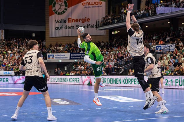 26.04.2026, xovx, Handball Daikin Handball Bundesliga, HSG Wetzlar - Bergischer HC v.l. Sören Steinhaus (Bergischer HC), Stefan Cavor (HSG Wetzlar), Gerdas Babarskas (Bergischer HC), Aron Seesing (Bergischer HC) Wetzlar Buderus-Arena Hessen Deutschland (DE)