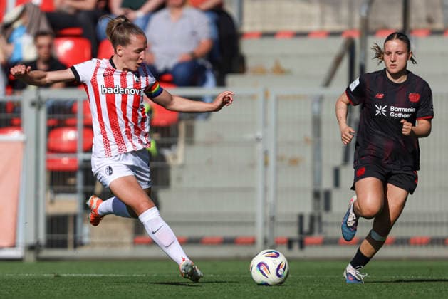 Lisa Karl (SC Freiburg) in Aktion, am Ball, Einzelaktion waehrend des Spiels der Frauen Bundesliga zwischen Bayer 04 Leverkusen und SC Freiburg, Ulrich-Haberland-Stadion am 26. April 2026 in Leverkusen, Deutschland. (Foto von Oliver Kaelke DeFodi Images) +++ Lisa Karl (SC Freiburg) controls the ball during the Woman Bundesliga match between Bayer 04 Leverkusen and SC Freiburg at Ulrich-Haberland-Stadion on April 26, 2026 in Leverkusen, Germany. (Photo by Oliver Kaelke DeFodi Images) DFL regulations prohibit any use of photographs as image sequences and or quasi-video. (Photo by Oliver Kaelke DeFodi Images) -