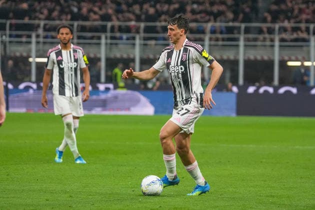 Juventus™s Andrea Cambiaso during the Serie A soccer match between Milan and Juventus at the Giuseppe Meazza stadium in Milano, north Italy - April 26, 2026 - Soccer.  Copyright: xAlessioxMorgese LaPressex
