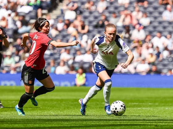 LONDON, ENGLAND - APRIL 26: Matilda Vinberg of Tottenham with ball during the Barclays Womens Super League match between Tottenham Hotspur and Manchester United, ManU at Tottenham Hotspur Stadium on April 26, 2026 in London, England. Copyright: xJodyxDemayx-xDaviesx xSPPx Sportspressphoto_SPR137428