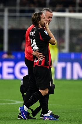 Milan v Juventus - Serie A MILAN, ITALY - APRIL 26: Luka Modric of AC Milan leaves the pitcch after sustaining an injury during the Italian Serie A football match between AC Milan and Juventus at San Siro Stadium in Milan, Italy on April 26, 2026 Piero Cruciatti Anadolu Milan Italy. Editorial use only. Please get in touch for any other usage.  Copyright: x2026xAnadoluxPieroxCruciattix