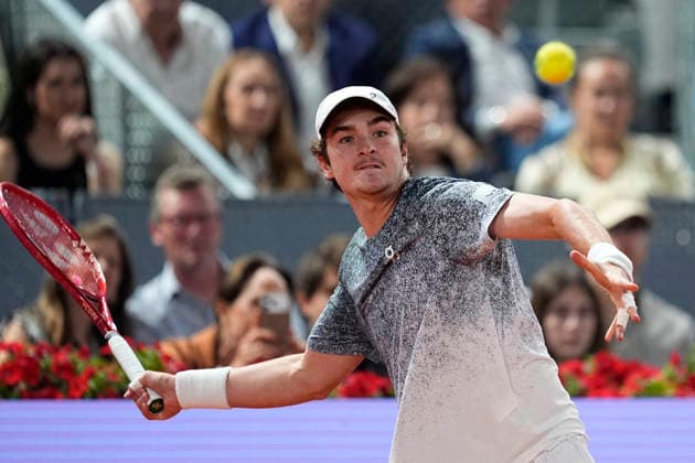 April 26, 2026, Madrid, Madrid, Spain: Joao Fonseca of Brazil plays against Rafael Jodar of Spain during the Mutua Madrid Open 2026, ATP, Tennis Herren Masters 1000 and WTA, Tennis Damen 1000, at La Caja Magica on April 26, 2026 in Madrid, Spain. Madrid Spain - ZUMAa181 20260426_zaa_a181_724 Copyright: xOscarxJ.xBarrosox