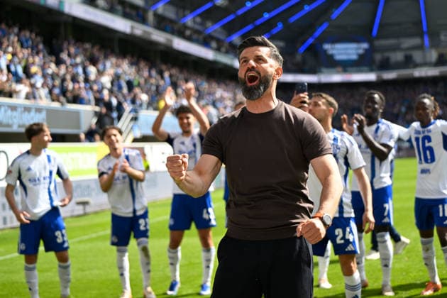 Paderborn, Home Deluxe Arena, 26.04.26, GER, Herren, 2.Bundesliga, Saison 2025-2026, SC Paderborn 07 - FC Schalke 04 Bild: Schlussjubel, Emotion, Freude bei Trainer Miron MUSLIC(Schalke) und seinen Spielern DFL regulations prohibit any use of photographs as image sequences and or quasi-video. NRW Deutschland