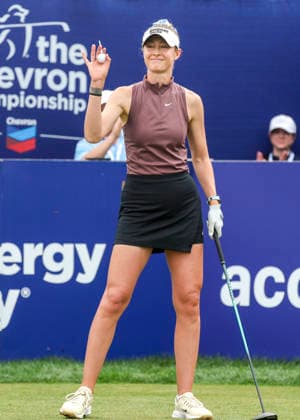 HOUSTON, TX - APRIL 26: Nelly Korda (USA) waves to spectators at 1 tee during the final round of The Chevron Championship on April 26, 2026 at Memorial Park Golf Course in Houston, Texas. (Photo by Leslie Plaza Johnson Icon Sportswire) GOLF: APR 26 LPGA, Golf Damen The Chevron Championship EDITORIAL USE ONLY Icon260426031
