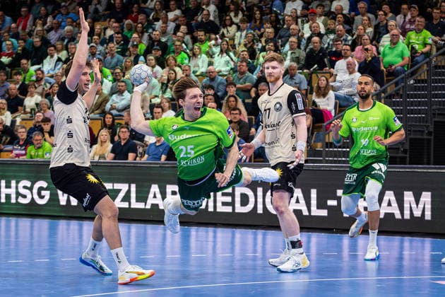 26.04.2026, xovx, Handball Daikin Handball Bundesliga, HSG Wetzlar - Bergischer HC v.l. Lars Mitchell Kooij (Bergischer HC), Justin Müller (HSG Wetzlar), Johannes Wasielewski (Bergischer HC), Philipp Ahouansou (HSG Wetzlar) Wetzlar Buderus-Arena Hessen Deutschland (DE)