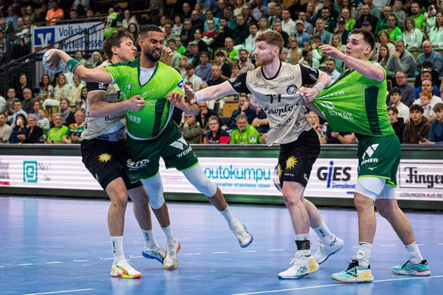 26.04.2026, xovx, Handball Daikin Handball Bundesliga, HSG Wetzlar - Bergischer HC v.l. Lars Mitchell Kooij (Bergischer HC), Philipp Ahouansou (HSG Wetzlar), Johannes Wasielewski (Bergischer HC), Josip Simic (HSG Wetzlar) Wetzlar Buderus-Arena Hessen Deutschland (DE)