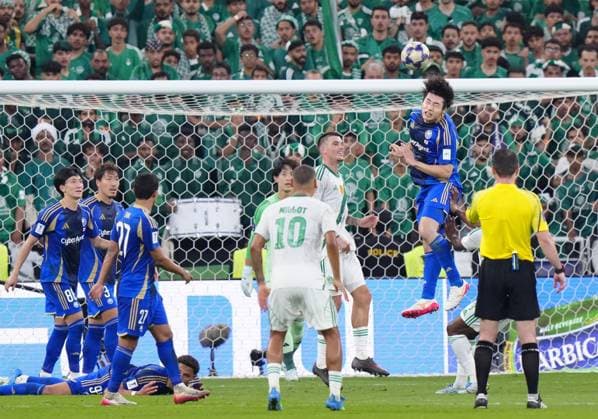 Football: ACLE Machida Zelvia defender Daihachi Okamura (top) clears the ball with a header in the first half of the Asian Champions League Elite final against Al Ahli in Jeddah, Saudi Arabia, on April 25, 2026.  A14AA0005480186P