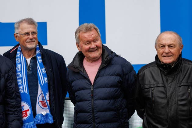 DDR Nationalmannschaft 1976 Sieger in Montreal - v.l. Lothar Kurbjuweit, Konrad Weise, Dieter Riedel; GER, FC Hansa Rostock vs. SSV Jahn Regensburg, Fußball, Männer, 3. Liga, 35.Spieltag, Spielzeit 2025 2026, 25.04.2026 Rostock Ostseestadion Mecklenburg - Vorpommern Deutschland *** GDR national team 1976 winner in Montreal f l Lothar Kurbjuweit, Konrad Weise, Dieter Riedel GER, FC Hansa Rostock vs SSV Jahn Regensburg, Football, Men, 3 Liga, 35 Matchday, Season 2025 2026, 25 04 2026 Rostock Ostseestadion Mecklenburg Vorpommern Germany