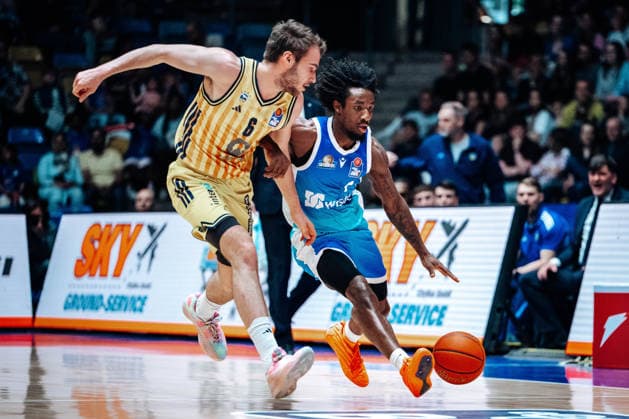 Malte Delow (Alba Berlin, 06), Isaiah Swope (Skyliners Frankfurt, 01) GER, Skyliners Frankfurt vs. Alba Berlin, easycredit BBL, Bundesliga, 31 Spieltag, Saison 2025 2026. 26.04.2026 Eibner-Pressefoto Attila Ziga GER, Skyliners Frankfurt vs. Alba Berlin, easycredit BBL, Bundesliga, 31 Spieltag, Saison 2025 2026. 26.04.2026 Frankfurt am Main Copyright: xEibner-Pressefotox EP_AZA