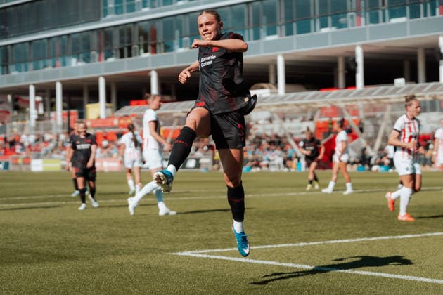 26.04.26, Women, Football, Google Pixel Frauen Bundesliga, Season 2025 2026, Bayer 04 Leverkusen - SC Freiburg, Matchday 23 Cornelia Kramer ( 7 - Bayer 04 Leverkusen) goal celebration for the 3:0 with a jump Leverkusen Ulrich-Haberland-Stadion NRW Deutschland