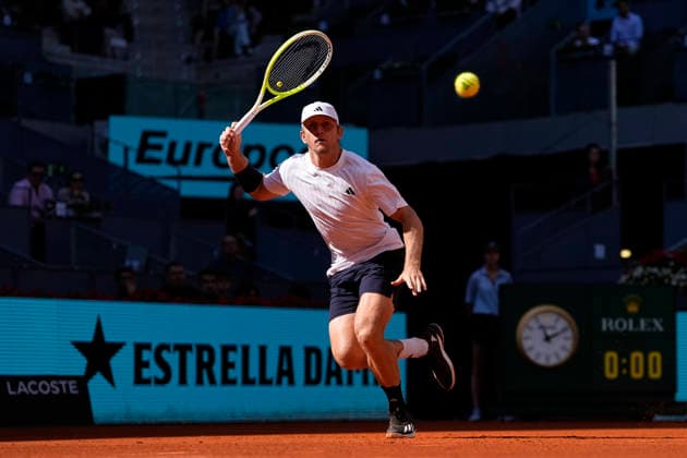 April 27, 2026, Madrid, Madrid, Spain: Alejandro Davidovich Fokina of Spain plays against Casper Ruud of Norway during the Mutua Madrid Open 2026, ATP, Tennis Herren Masters 1000 and WTA, Tennis Damen 1000, at La Caja Magica on April 27, 2026 in Madrid, Spain. Mutua Madrid Open 2026 - Day 8 - ZUMAa181 20260427_zaa_a181_035 Copyright: xOscarxJ.xBarrosox